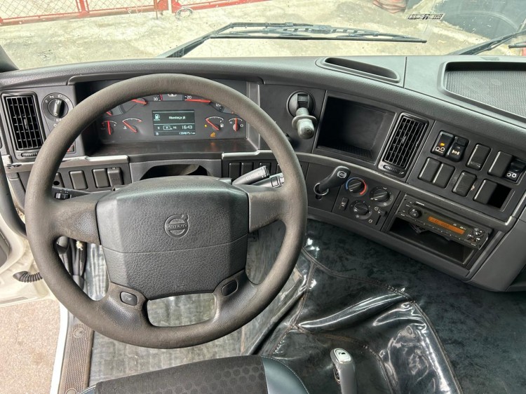 Volvo FM 370 6x2 Globetrotter 2013  Ishift