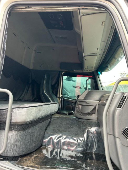 Volvo FM 370 6x2 Globetrotter 2013  Ishift