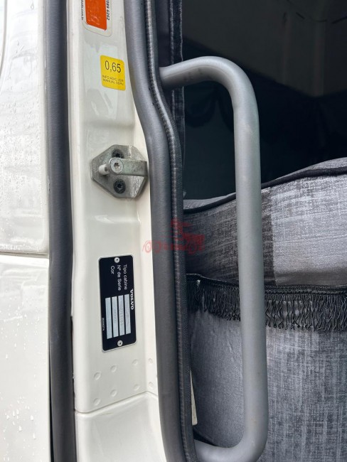 Volvo FM 370 6x2 Globetrotter 2013  Ishift