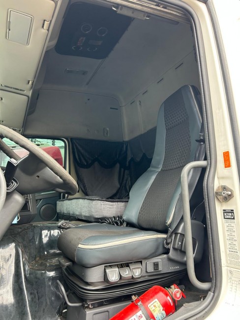 Volvo FM 370 6x2 Globetrotter 2013  Ishift