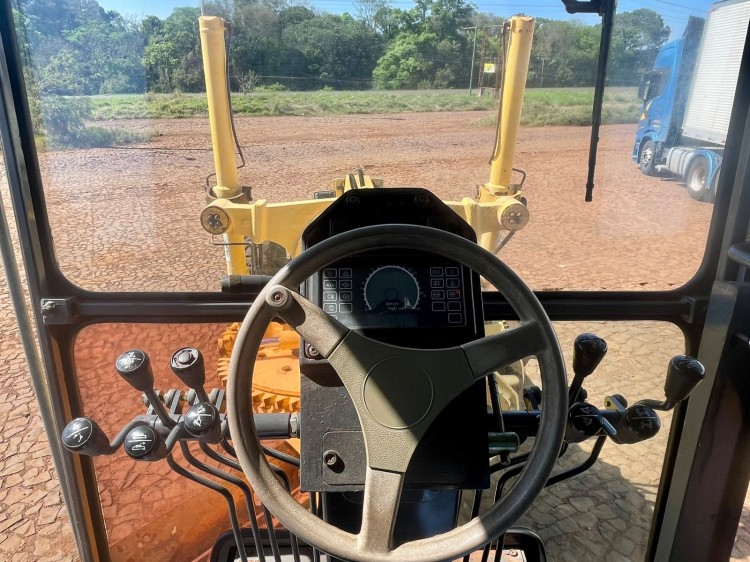 Motoniveladora New Holland RG140B 2009