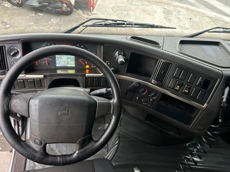 Volvo FH460 6x2 Globetrotter 2013 Ishift 