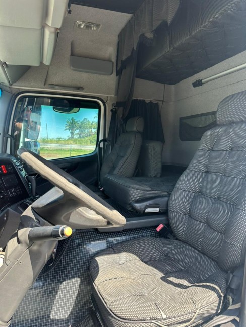 MB Axor 1933 4x2 2014