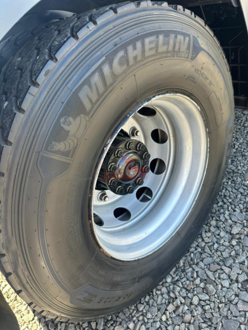 MB Axor 1933 4x2 2014