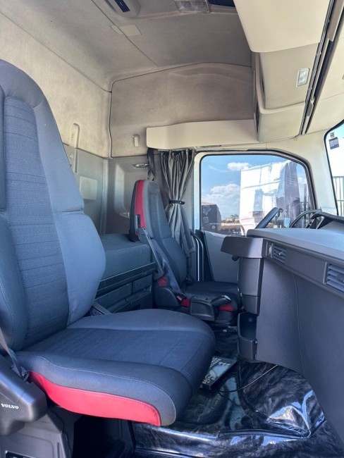 Volvo FH460 6x2 Globetrotter 2020 + Guerra 2012