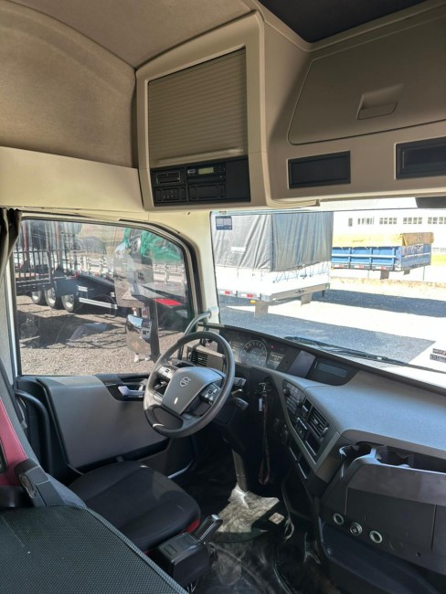 Volvo FH460 6x2 Globetrotter 2020 + Guerra 2012