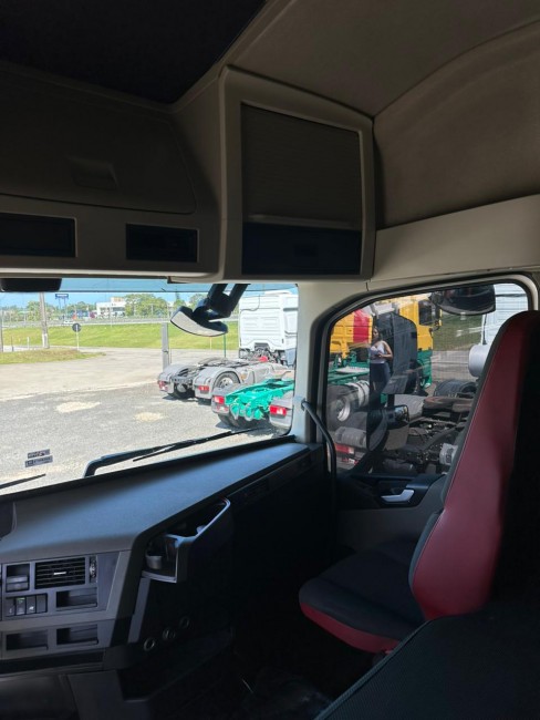 Volvo FH460 6x2 Globetrotter 2020 + Guerra 2012