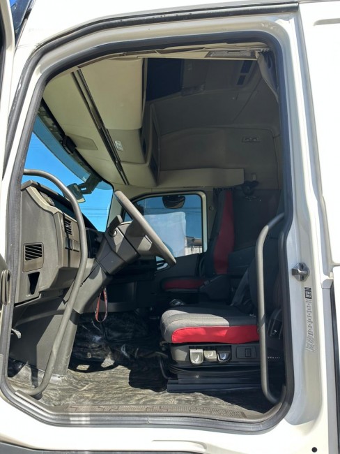 Volvo FH460 6x2 Globetrotter 2020 + Guerra 2012