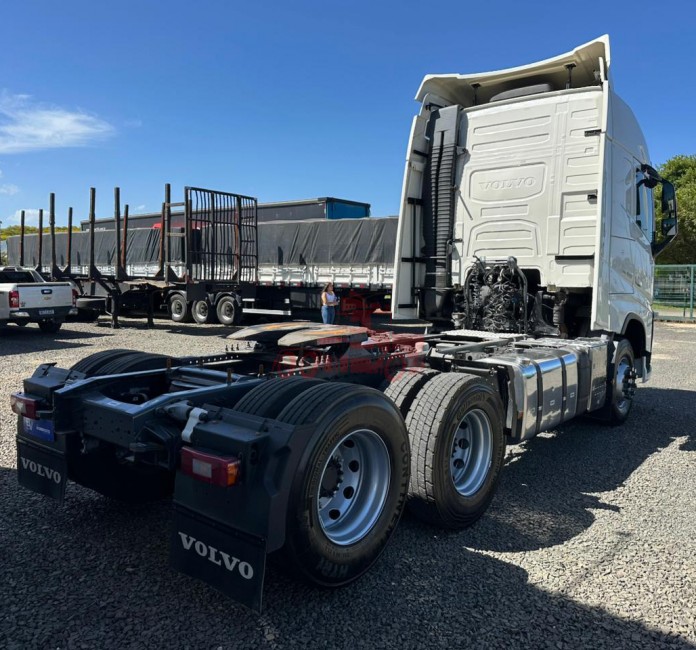 Volvo FH460 6x2 Globetrotter 2020 + Guerra 2012