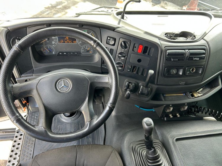 MB Axor 1933 4x2 2012 