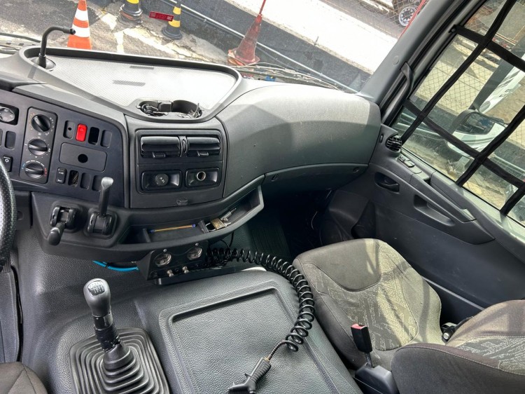 MB Axor 1933 4x2 2012 