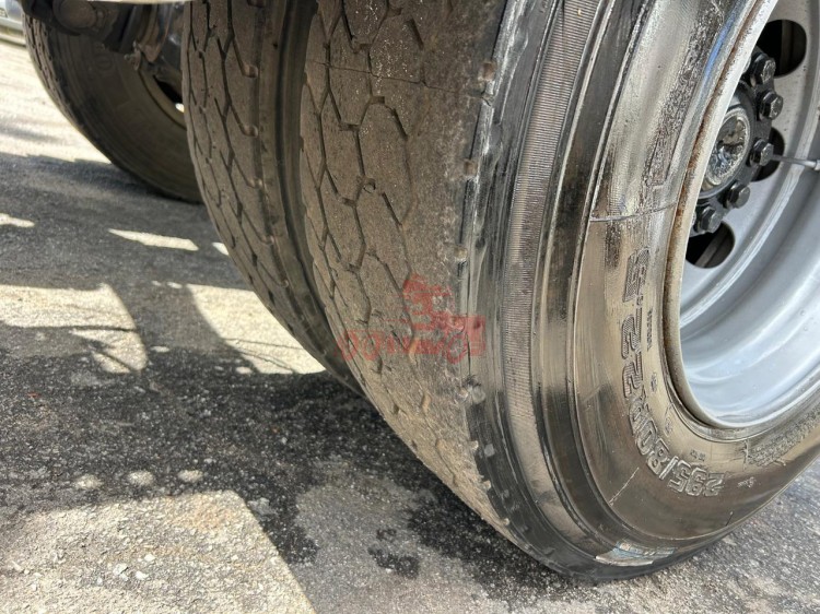 MB Axor 1933 4x2 2012 