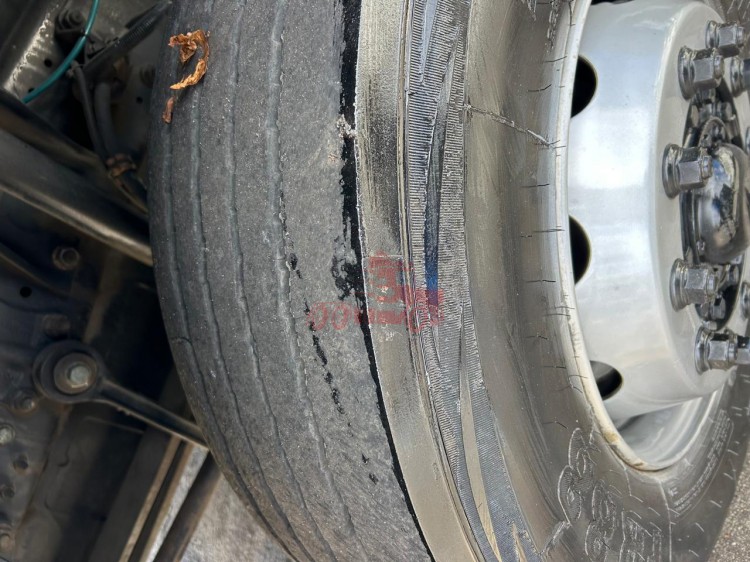 MB Axor 1933 4x2 2012 