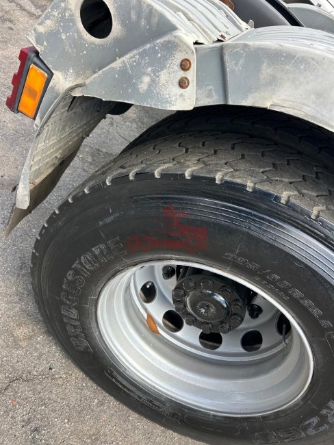 MB Axor 1933 4x2 2012 