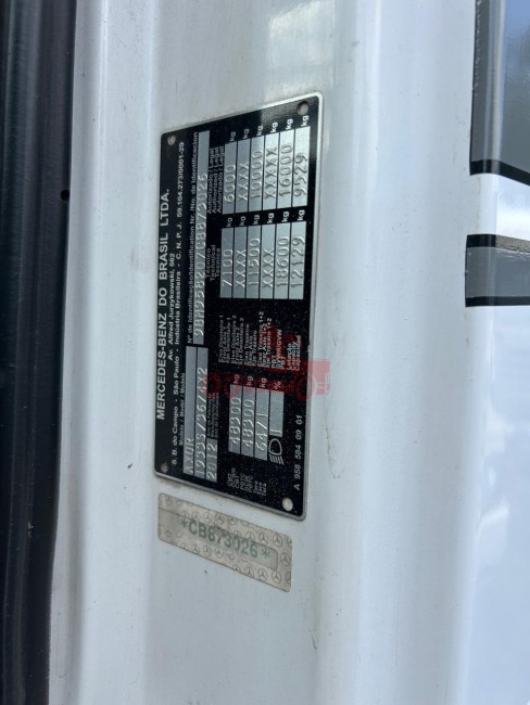 MB Axor 1933 4x2 2012 