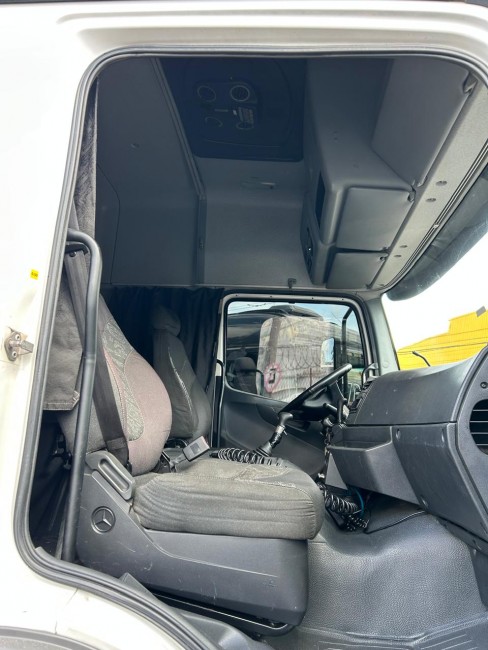 MB Axor 1933 4x2 2012 