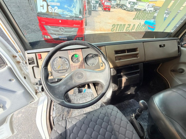 MB 710 PLUS 4x2 2002