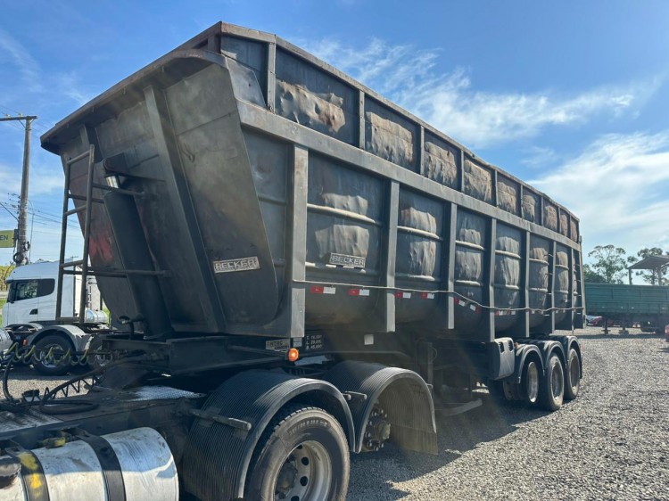 Caçamba Becker LS 2011 45m³