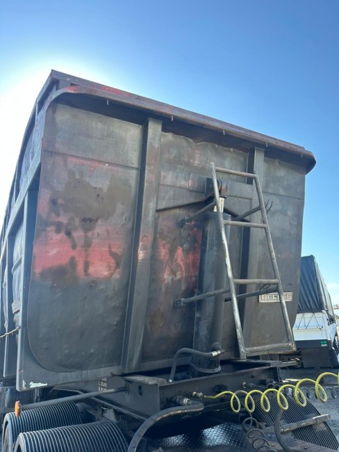 Caçamba Becker LS 2011 45m³