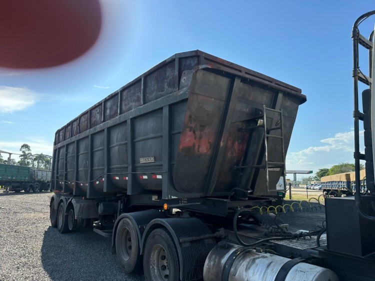 Caçamba Becker LS 2011 45m³