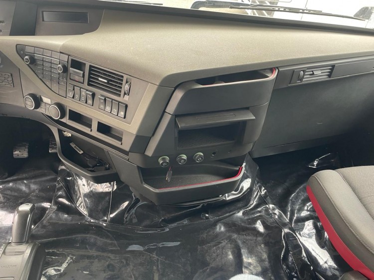 Volvo FH500 8x2 Globetrotter 2020