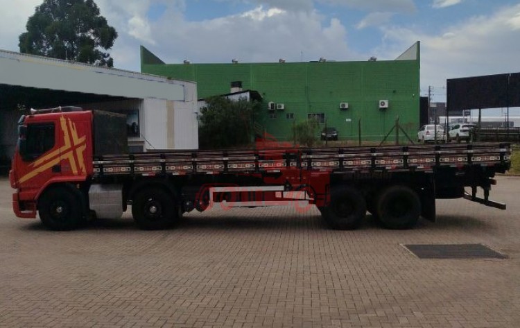 Volvo VM330 8x2 2022