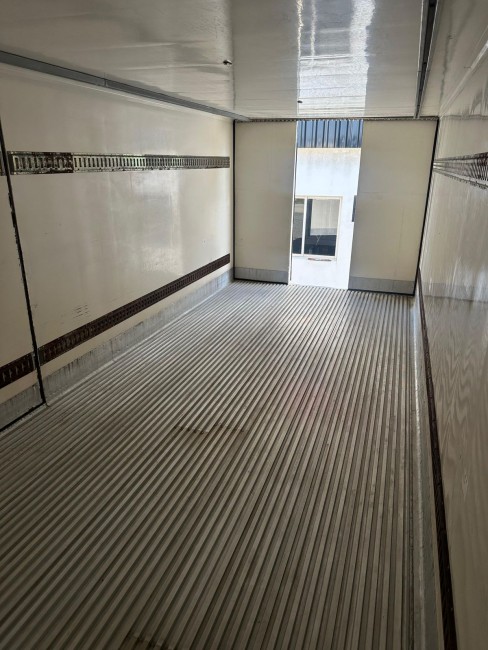 VW 17-280 Costellation 4x2 2013+Baú Câmara Fria Rodosinos 2012