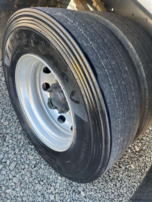 VW 17-280 Costellation 4x2 2013+Baú Câmara Fria Rodosinos 2012