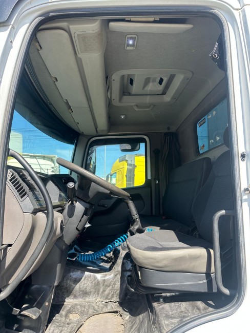 VW 17-280 Costellation 4x2 2013+Baú Câmara Fria Rodosinos 2012