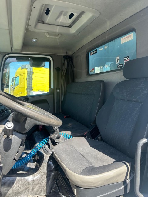 VW 17-280 Costellation 4x2 2013+Baú Câmara Fria Rodosinos 2012