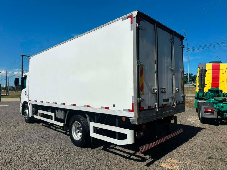 VW 17-280 Costellation 4x2 2013+Baú Câmara Fria Rodosinos 2012