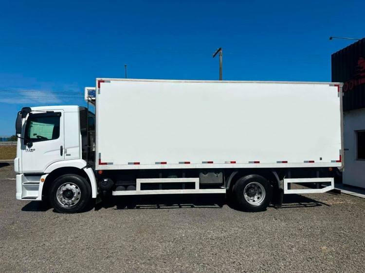 VW 17-280 Costellation 4x2 2013+Baú Câmara Fria Rodosinos 2012