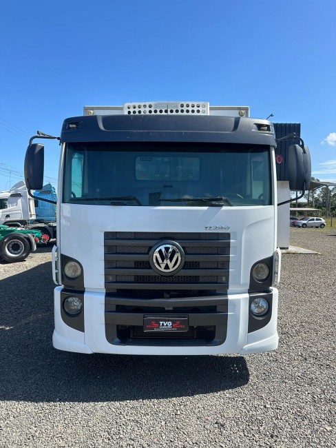 VW 17-280 Costellation 4x2 2013+Baú Câmara Fria Rodosinos 2012