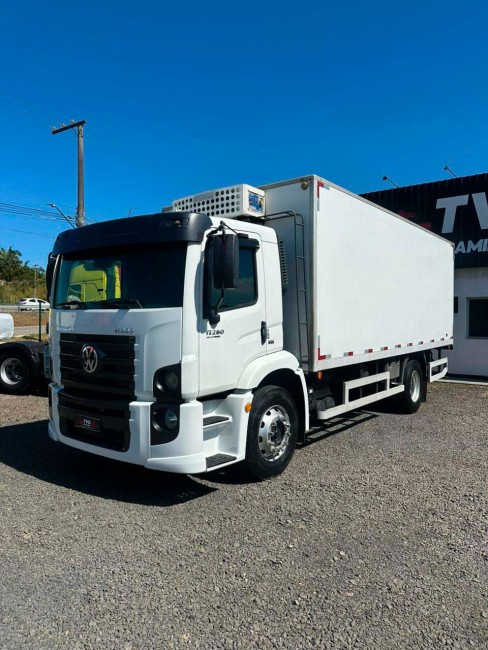 VW 17-280 Costellation 4x2 2013+Baú Câmara Fria Rodosinos 2012