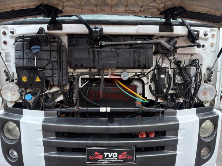 VW 19-330 4x2 2014