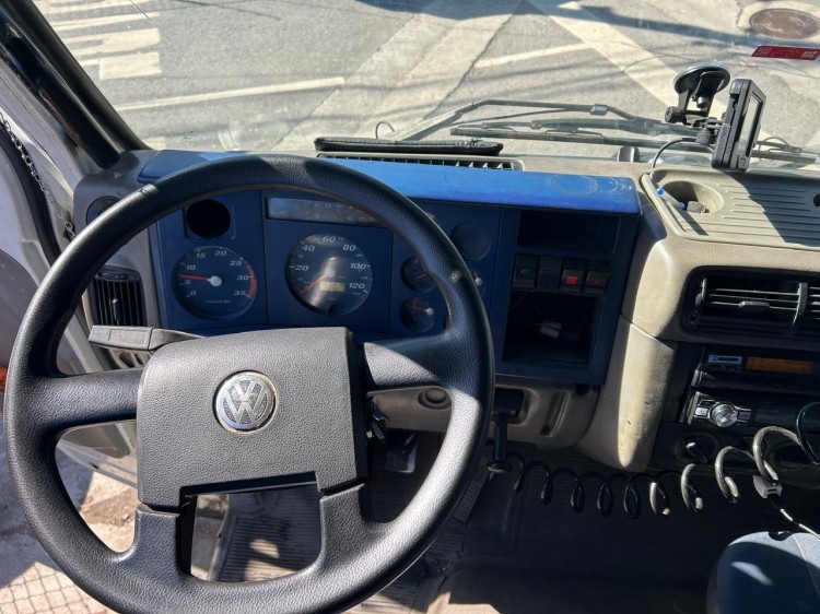VW 24.220 6X2 2007