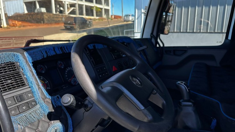 VW 30-330 8x2 2017