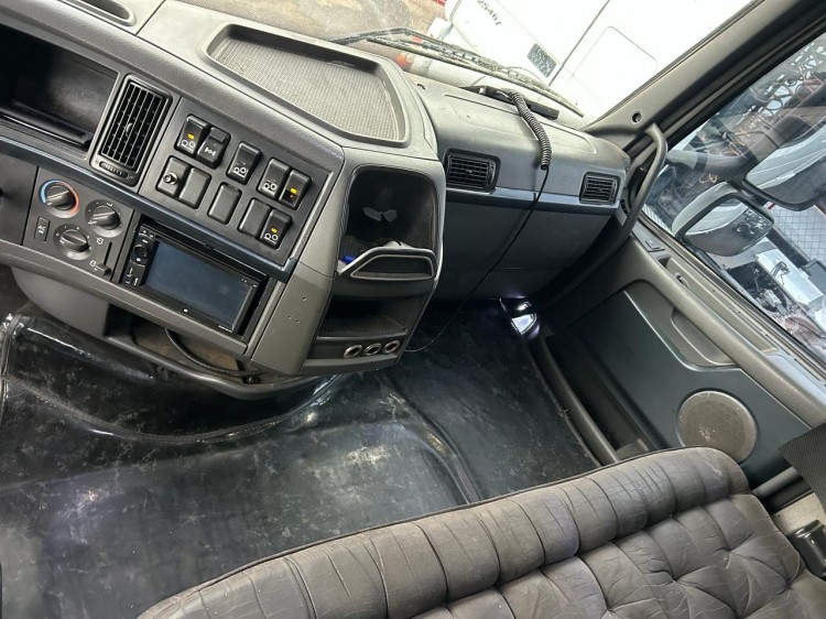 FH420 Globetrotter 6x2 2012