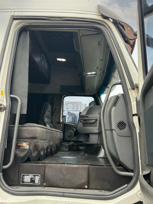 FH420 Globetrotter 6x2 2012