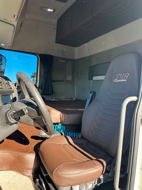 FH420 Globetrotter 6x2 2012