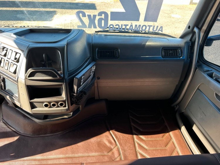 FH420 Globetrotter 6x2 2012
