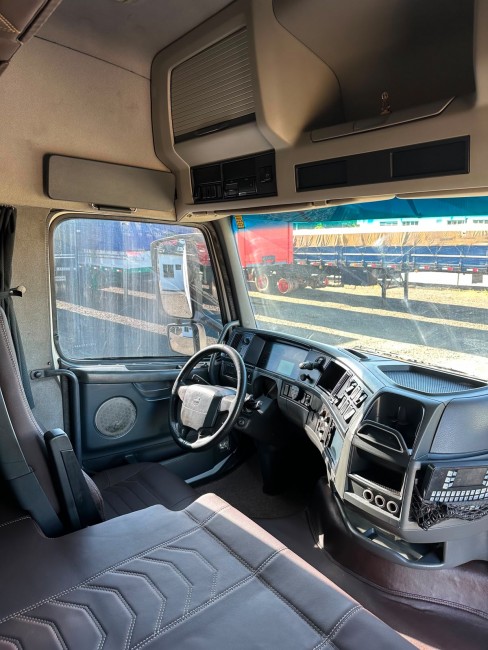 FH420 Globetrotter 6x2 2012