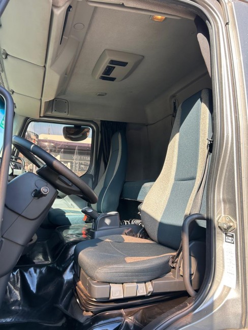 Volvo VM 330 8x2 2021 ISHIFIT 