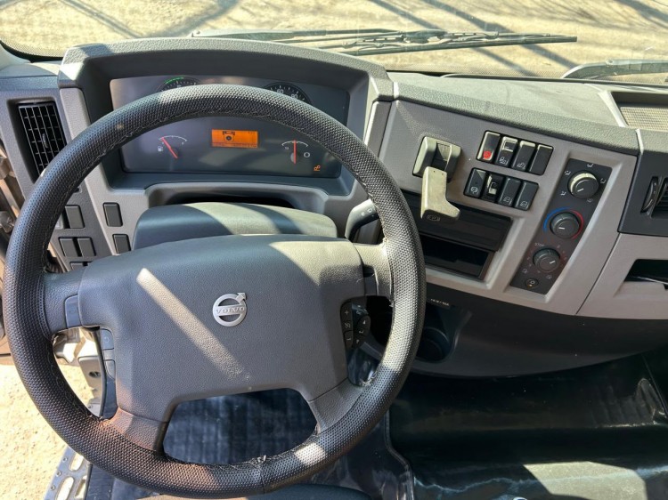 Volvo VM 330 8x2 2021 ISHIFIT 