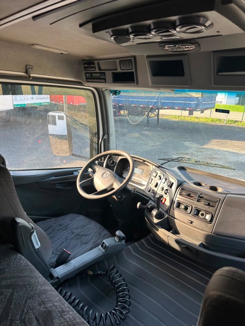 MB AXOR 2541 6X2 2012