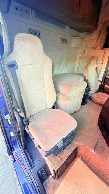 IVECO HI-WAY 440 4X2 2022