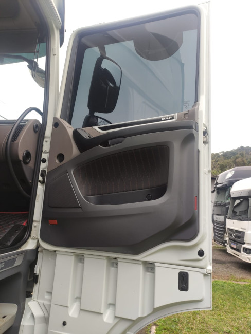 DAF 480 Super Space 