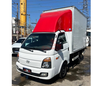 Hyundai HR 4x2 2021 Com baú 