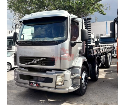 Volvo VM 260 8x2 2008 com carroceria 