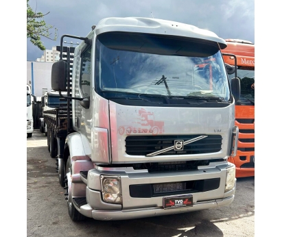 Volvo VM 260 8x2 2008 com carroceria 